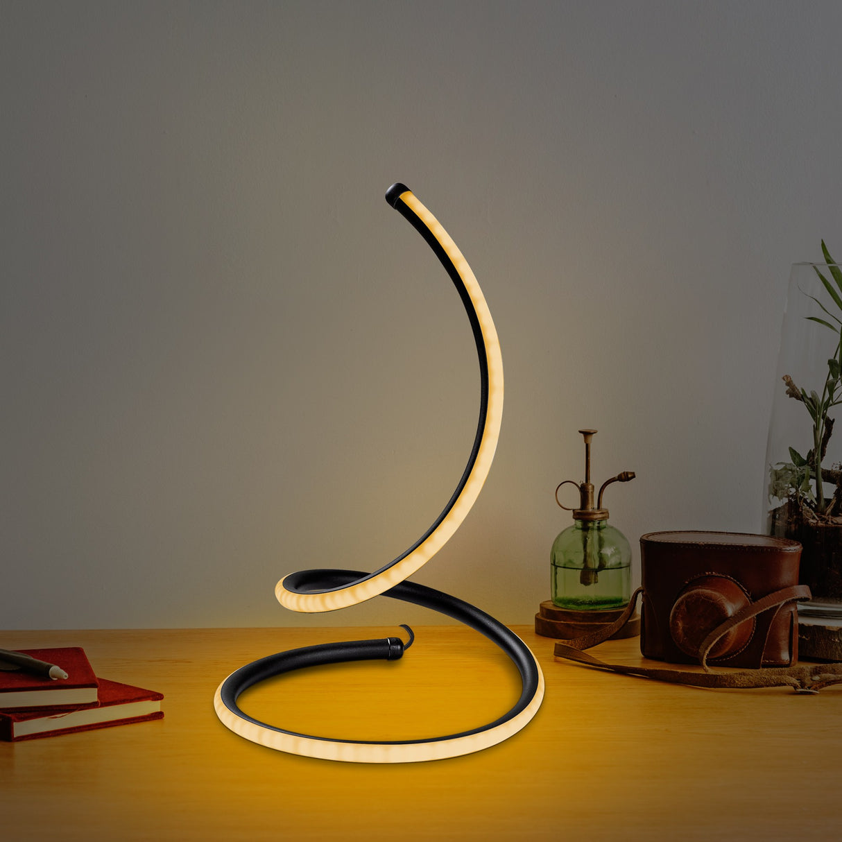 Lampe de table noire en métal Nightstrike