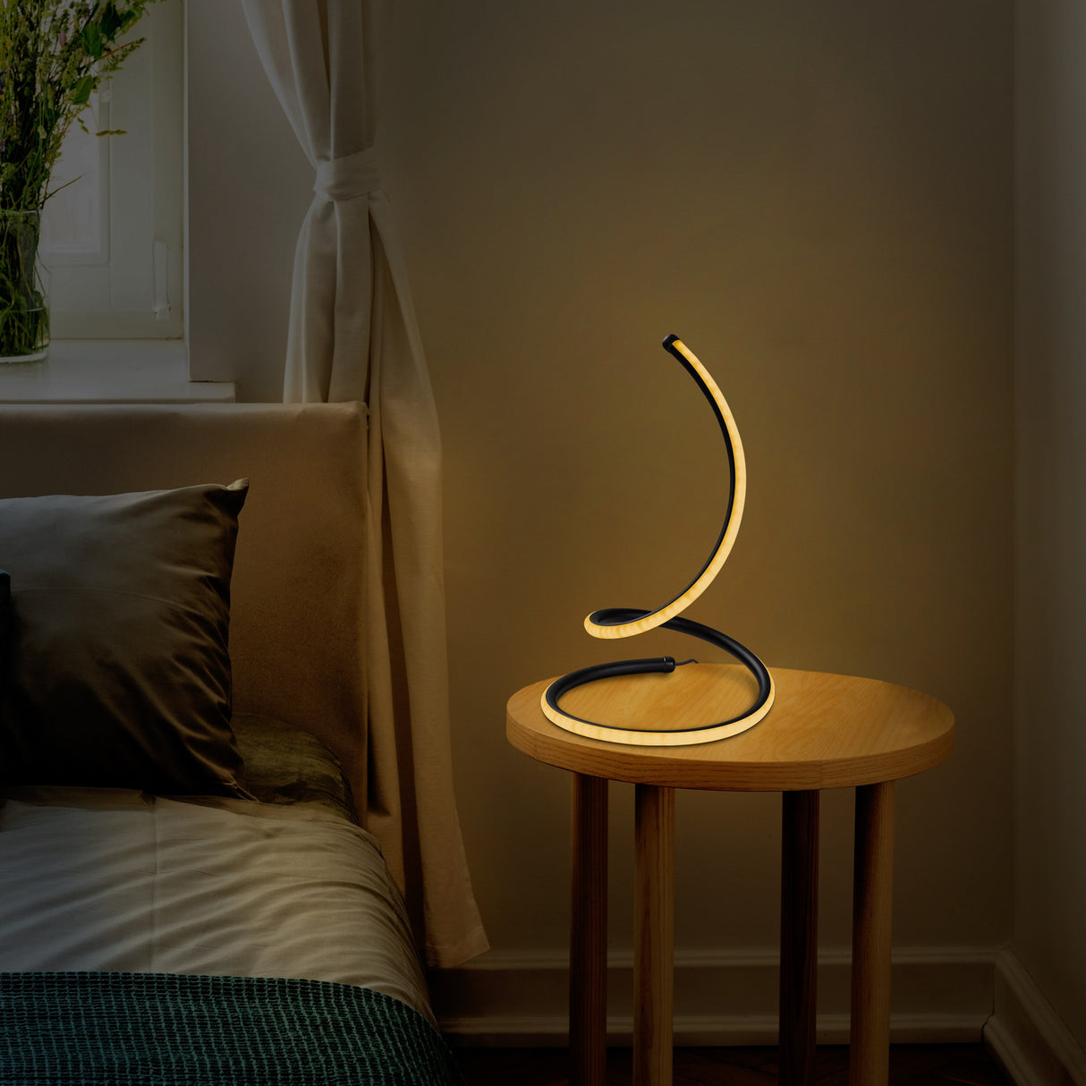 Lampe de table noire en métal Nightstrike