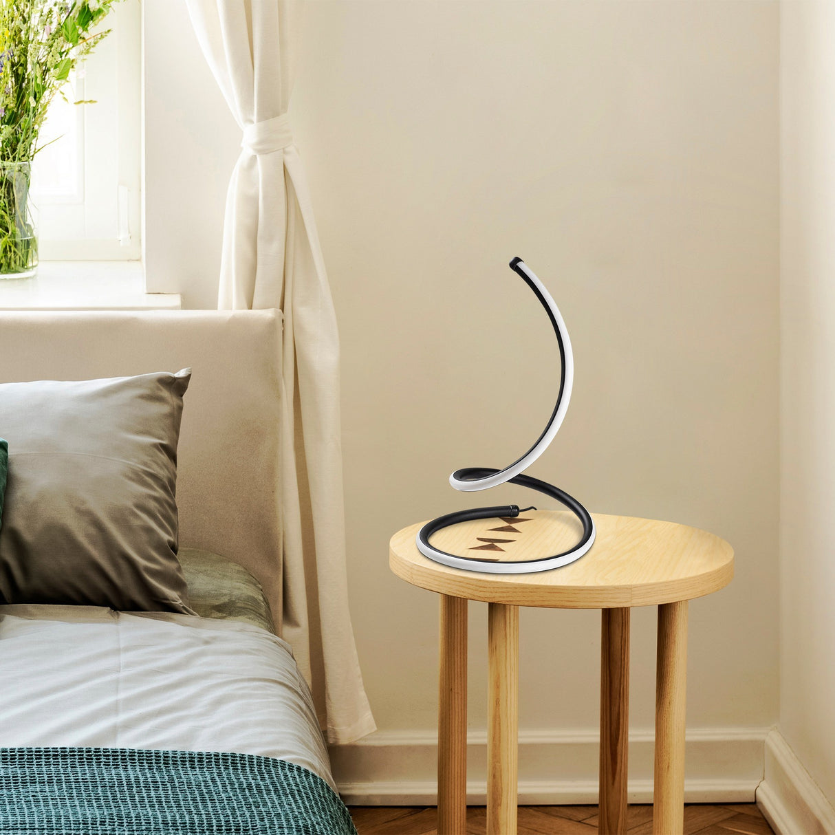 Lampe de table noire en métal Nightstrike