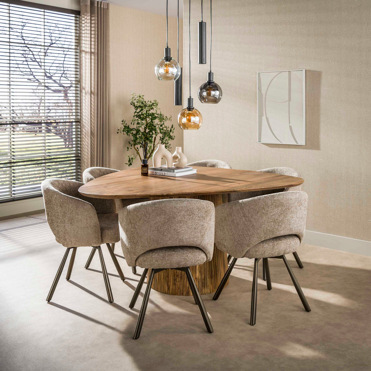 Eettafel - Eettafel driehoekig zandkleur mangohout Sue 150 cm - Dimehouse