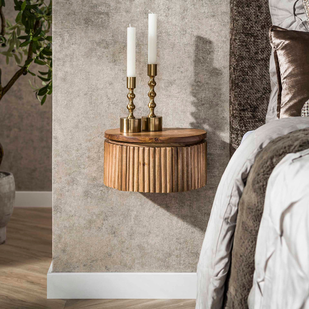 Table de chevet flottant Curve rond 1-tiroir Bois de manguier sable