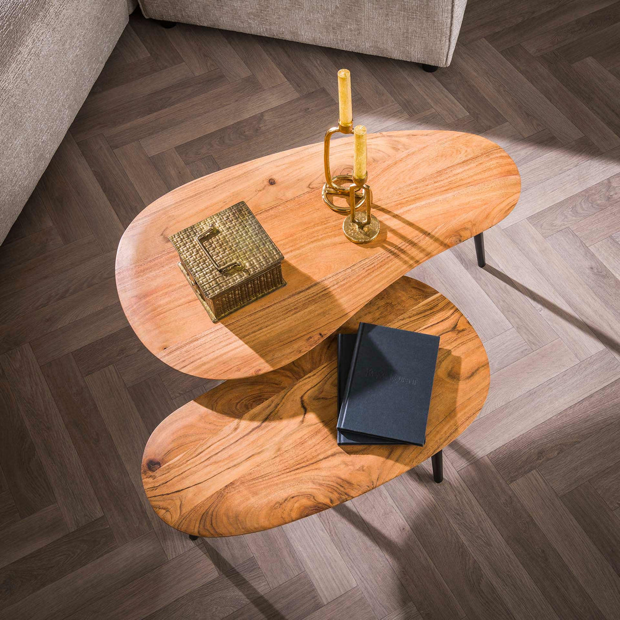 Table basse organique en forme de rein Elvie Set de 2 en bois d'acacia