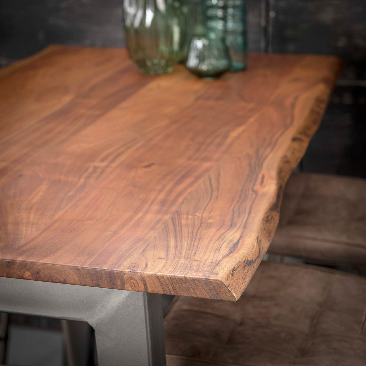 Table de bar industrielle Aberdeen en bois d'acacia forme de tronc d'arbre 147x80