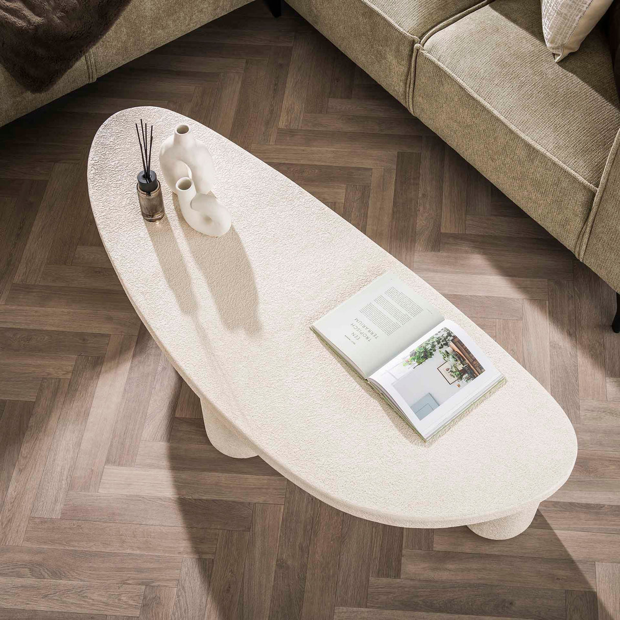 Sinan XL table basse triangulaire en composite de marbre