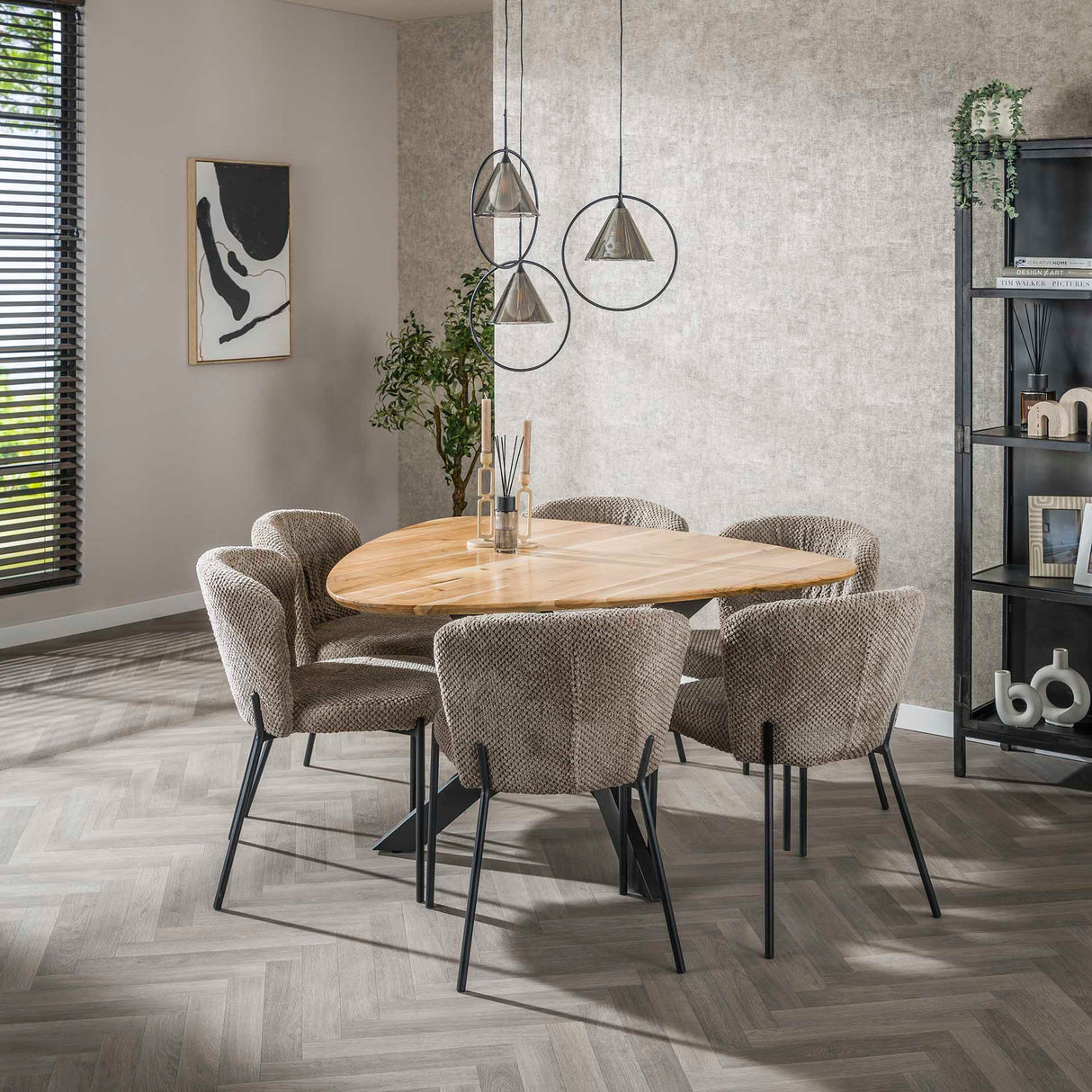 Table à manger triangulaire en bois massif d'acacia 135 cm