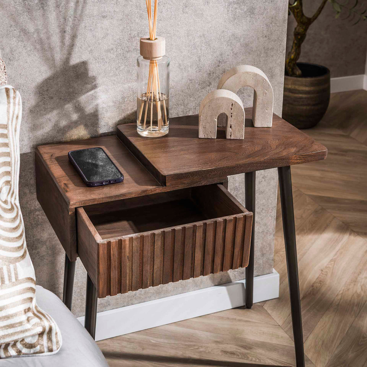 Table de chevet Oslo Droite - Acacia massif Drift Brown (1 tiroir)