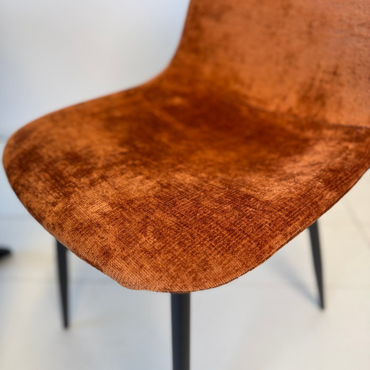 Set van 4 Scandinavische Eetkamerstoelen Terra Chenille Stof Swift - Zonder Armleuningen