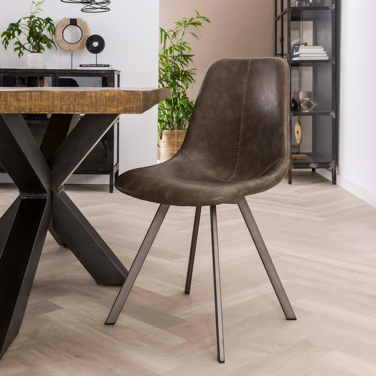 Ensemble de 4 chaises de salle à manger Siena Saddle PU taupe