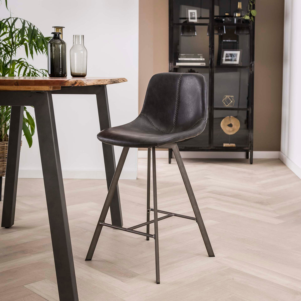 Ensemble de 4 tabourets de bar Siena Saddle PU noir