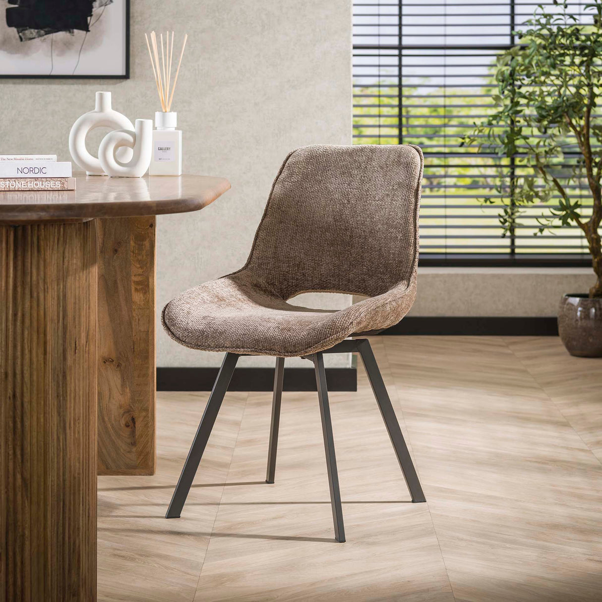 Chaise de salle à manger moderne Riviera Rich Champagne pivotante sans accoudoirs