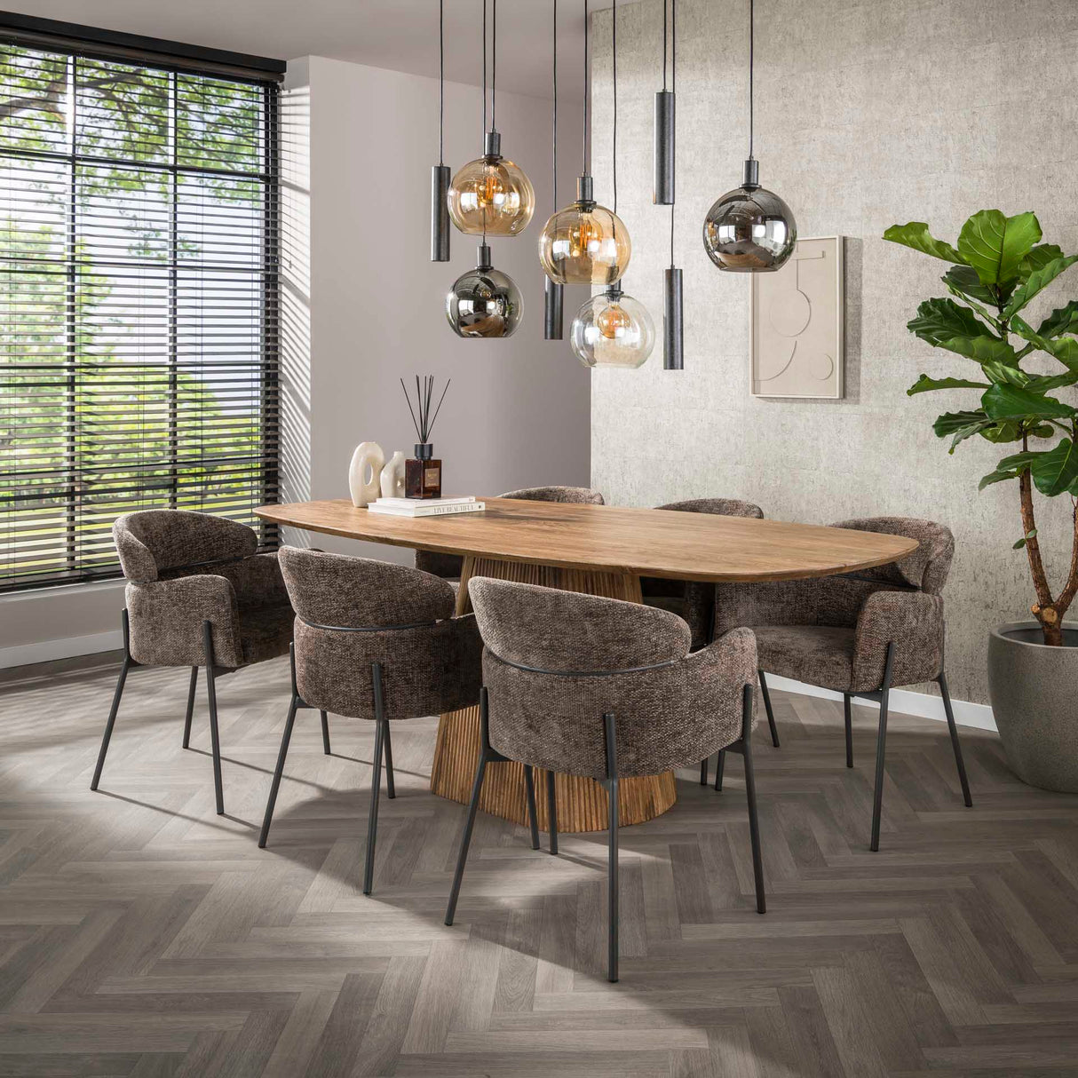 Eetkamerstoelen - Eetkamerstoel Chenille Bruin met ronde rug en arm - Lola - Dimehouse