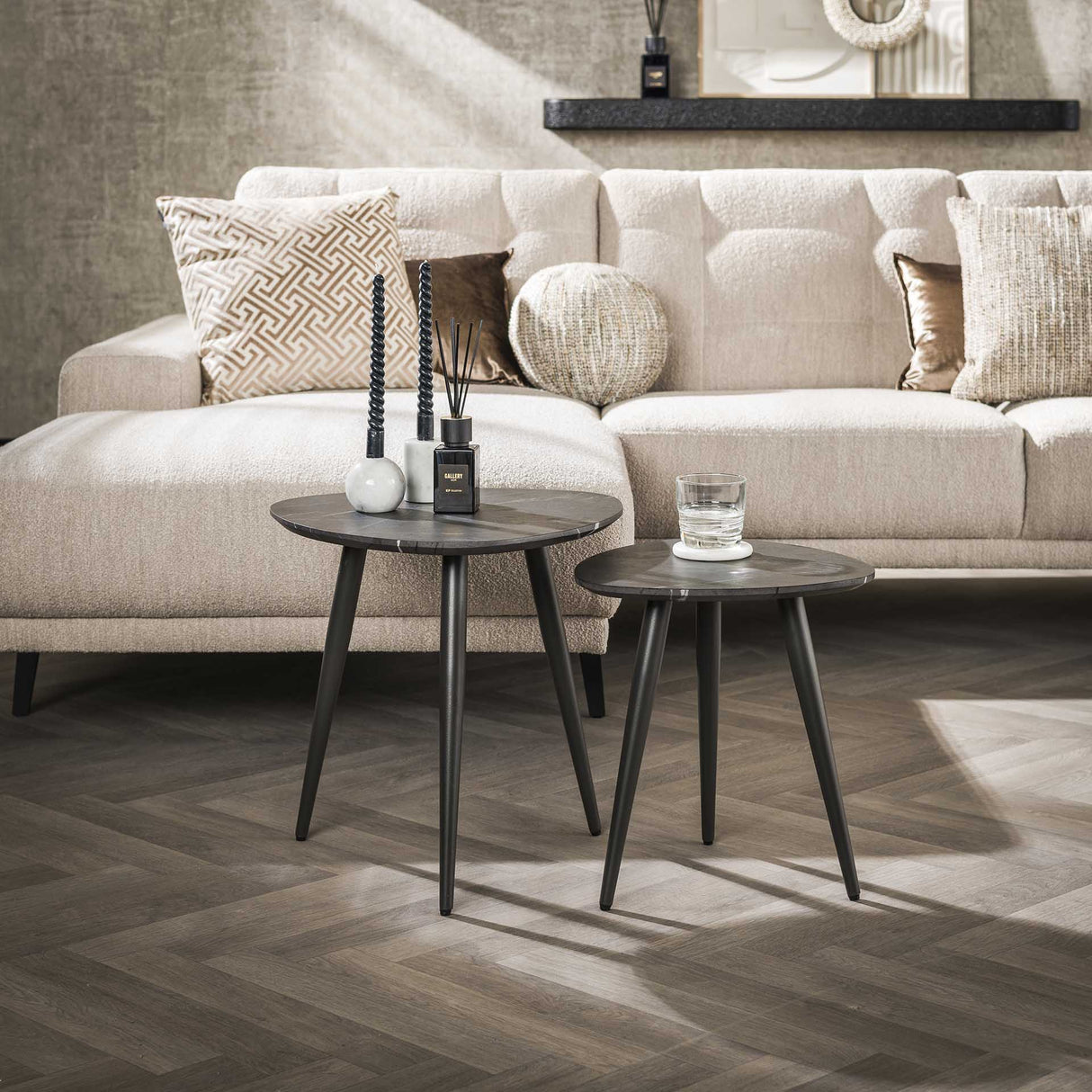 Ensemble de 2 tables basses triangulaires Conner aspect céramique gris