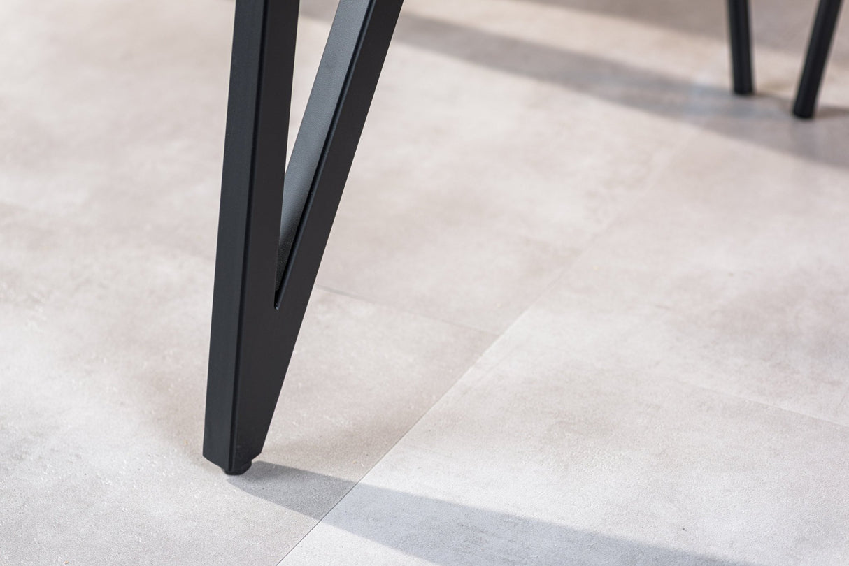 Table à manger Arlo en bois d'acacia noir danois ovale