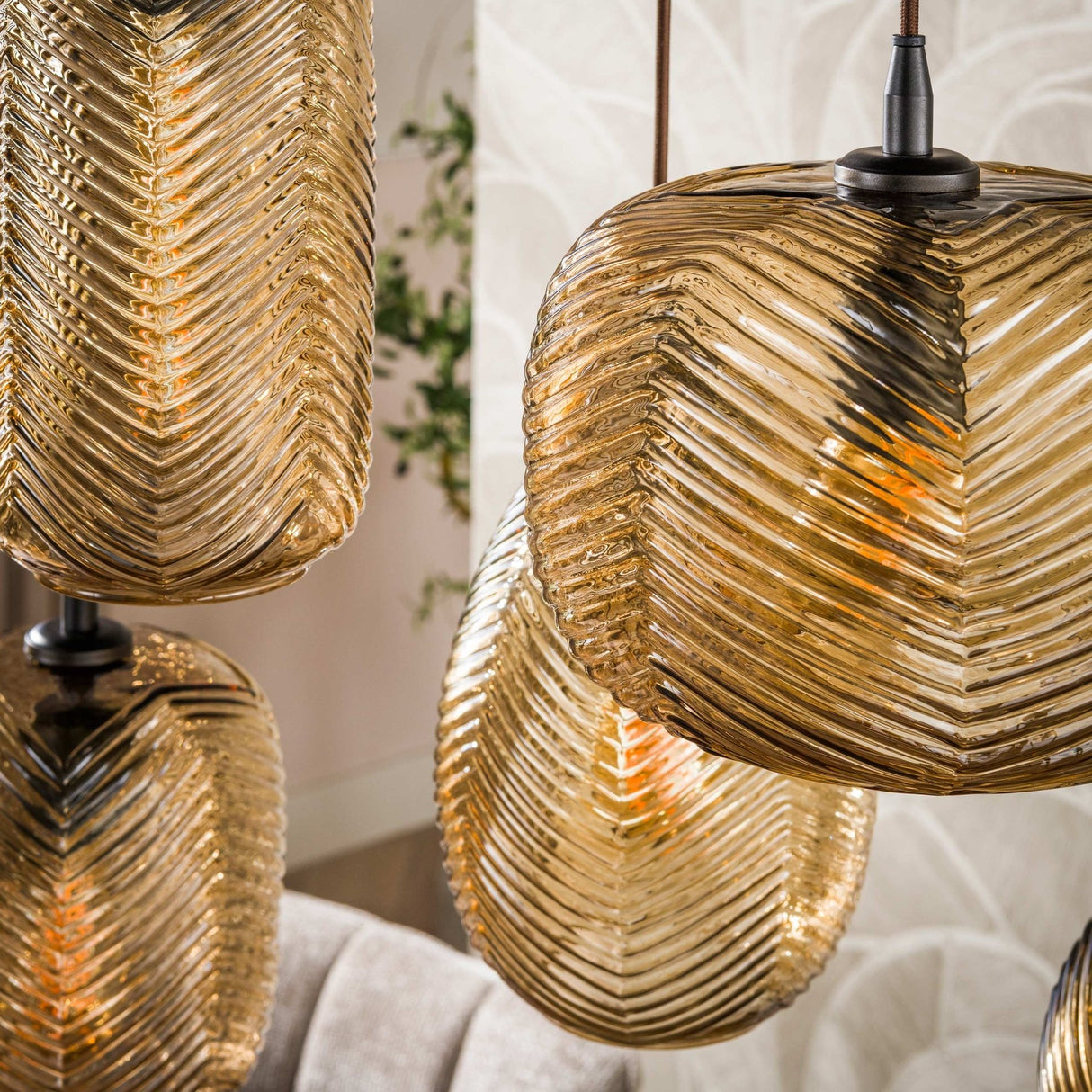 Hanglamp 7-lichts bruin reliëf glas Chen