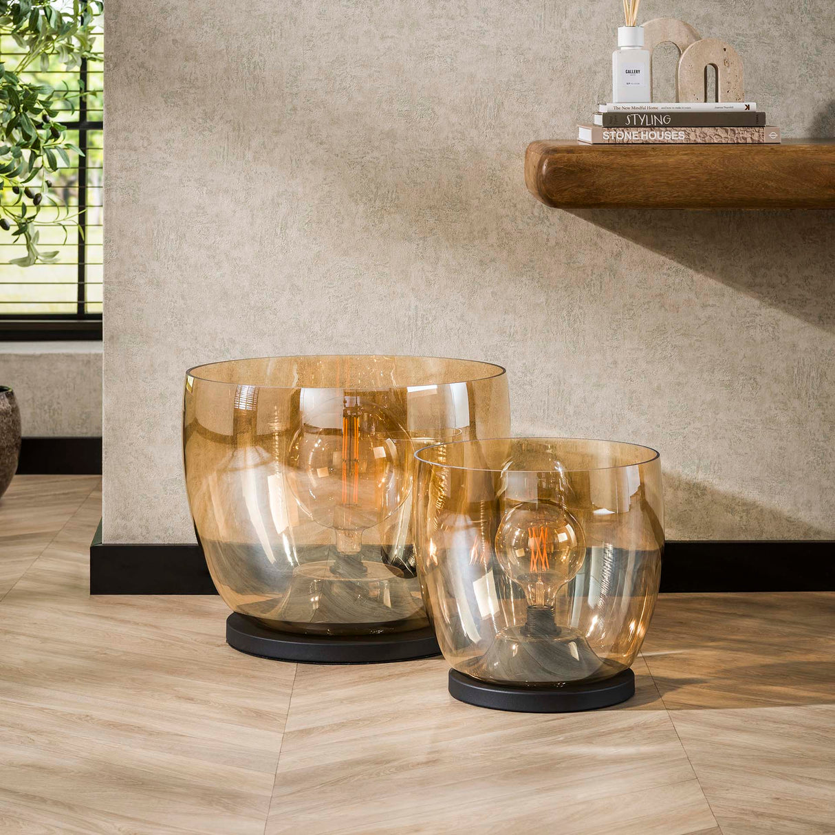 Lampadaire Dain UP XL en verre couleur ambre