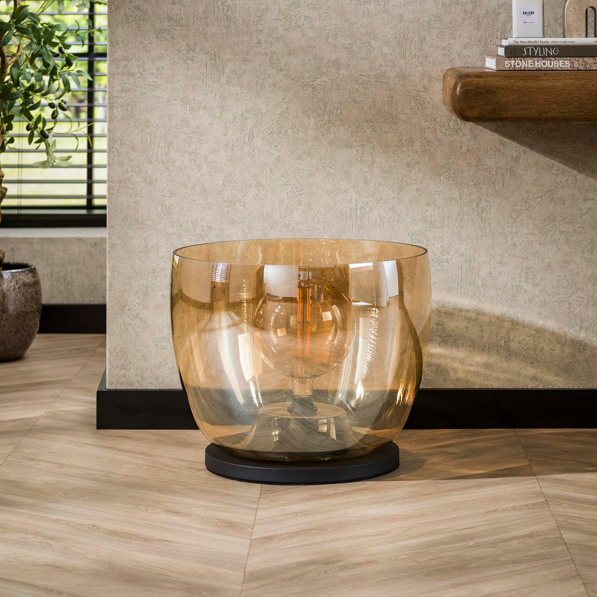 Lampadaire Dain UP XXL en verre ambré