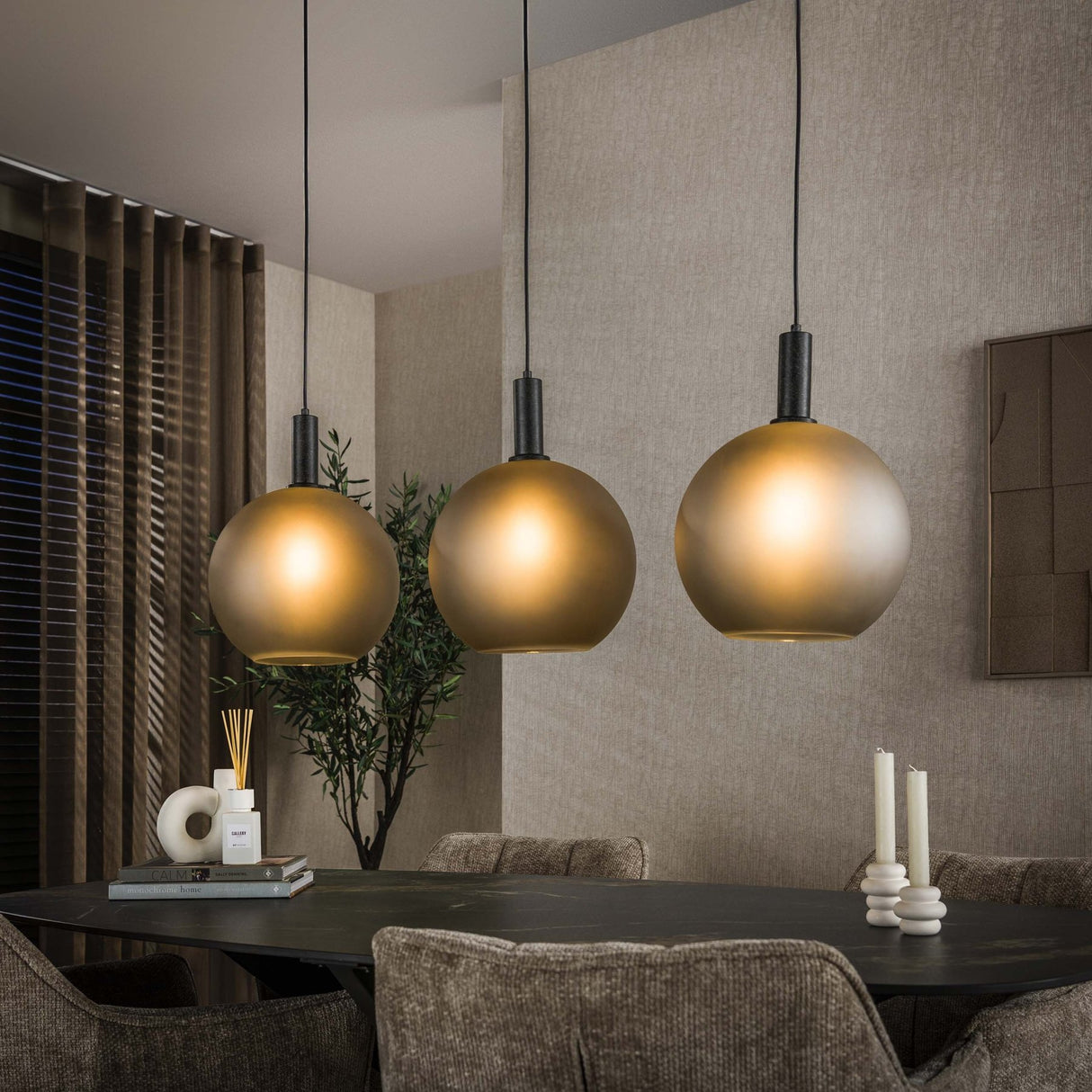 Hanglampen - Hanglamp 3 - lichts gezandstraald glas Voss - Dimehouse
