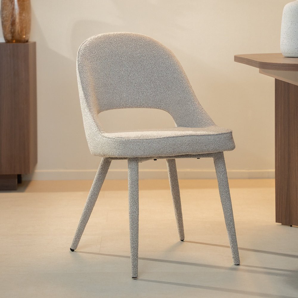 Eetkamerstoelen-Eetkamerstoel zandkleur bouclé Nara - Japandi - volledig gestoffeerd-Dimehouse
