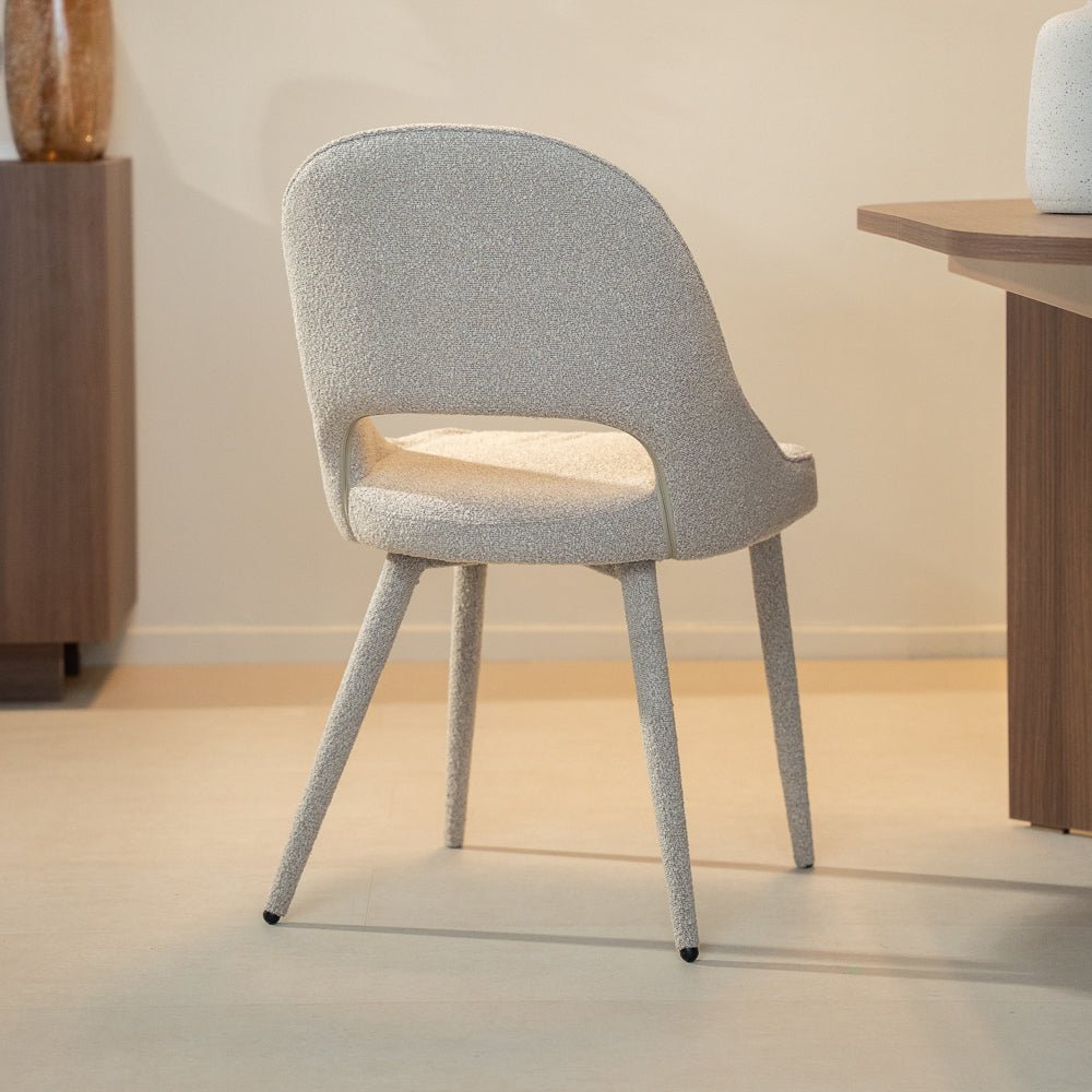 Eetkamerstoelen-Eetkamerstoel zandkleur bouclé Nara - Japandi - volledig gestoffeerd-Dimehouse