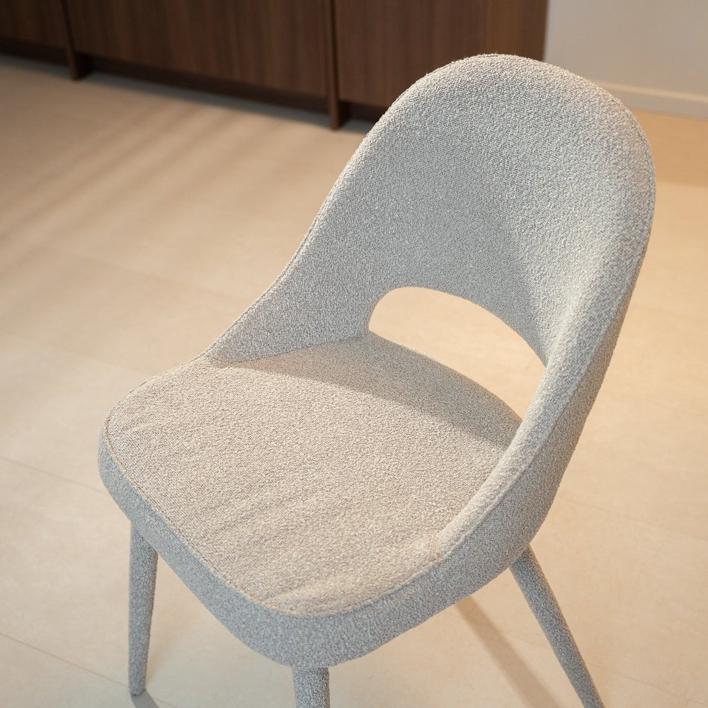 Eetkamerstoelen-Eetkamerstoel zandkleur bouclé Nara - Japandi - volledig gestoffeerd-Dimehouse