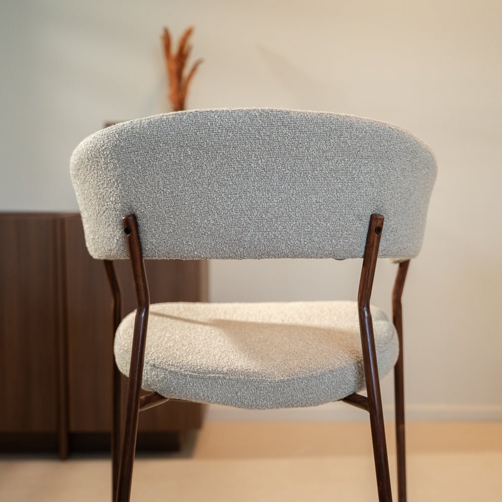 Barkrukken-Barstoel bouclé zandkleur Ryo - walnootlook frame - Japandi-Dimehouse