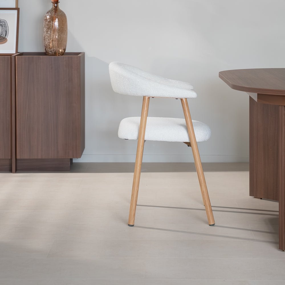 Eetkamerstoelen-Japandi Eetkamerstoel Beige Bouclé Suki - Eikenlook Frame - Met Armleuning-Dimehouse