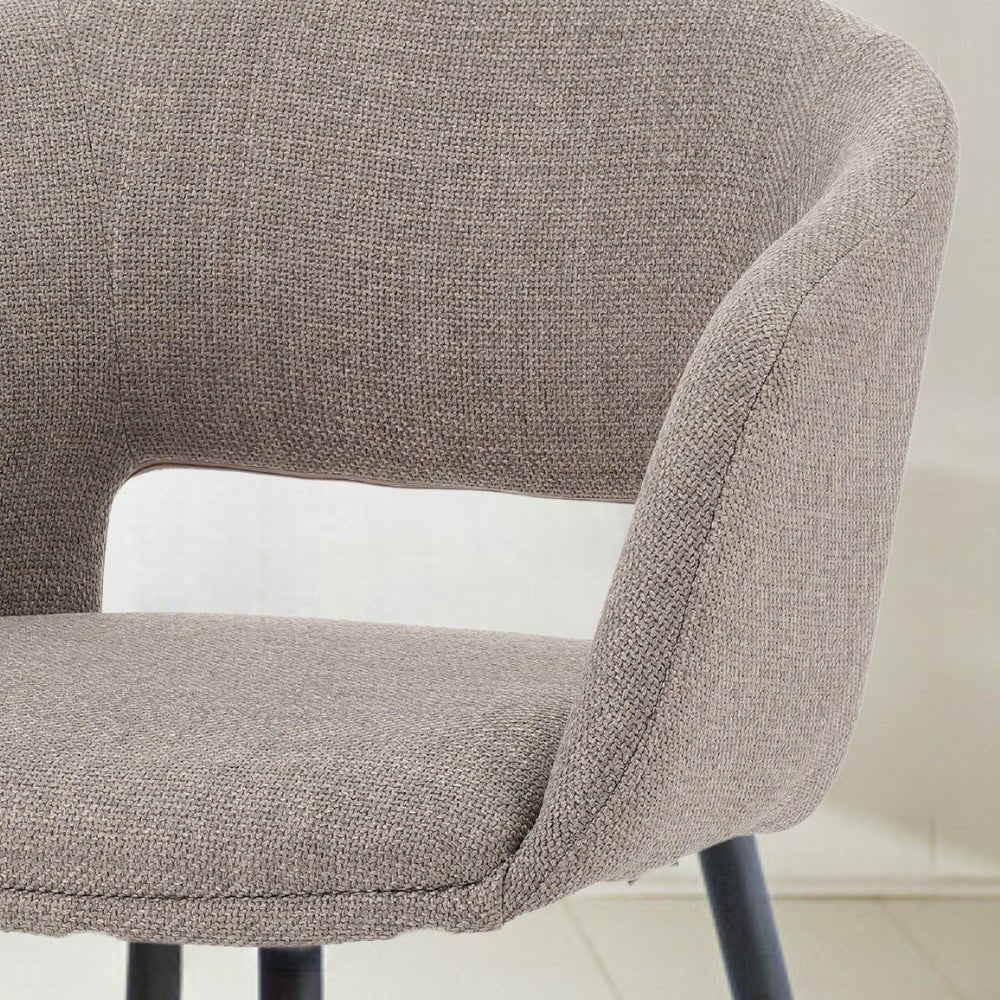 Chaise de salle à manger scandinave en tissu taupe forme de coque Don - Avec accoudoirs