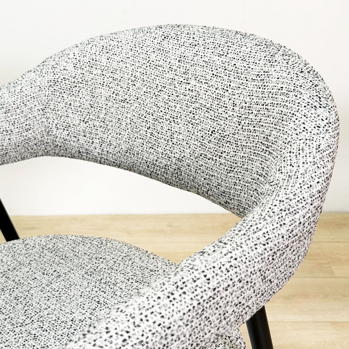 Chaise de salle à manger Bouclé Beige Lisa - Cadre Noir