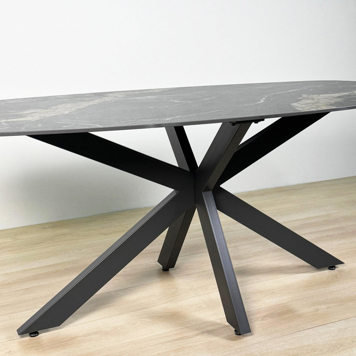 Table à manger Dolore 180x90 cm Danois Ovale Effet Marbre Noir