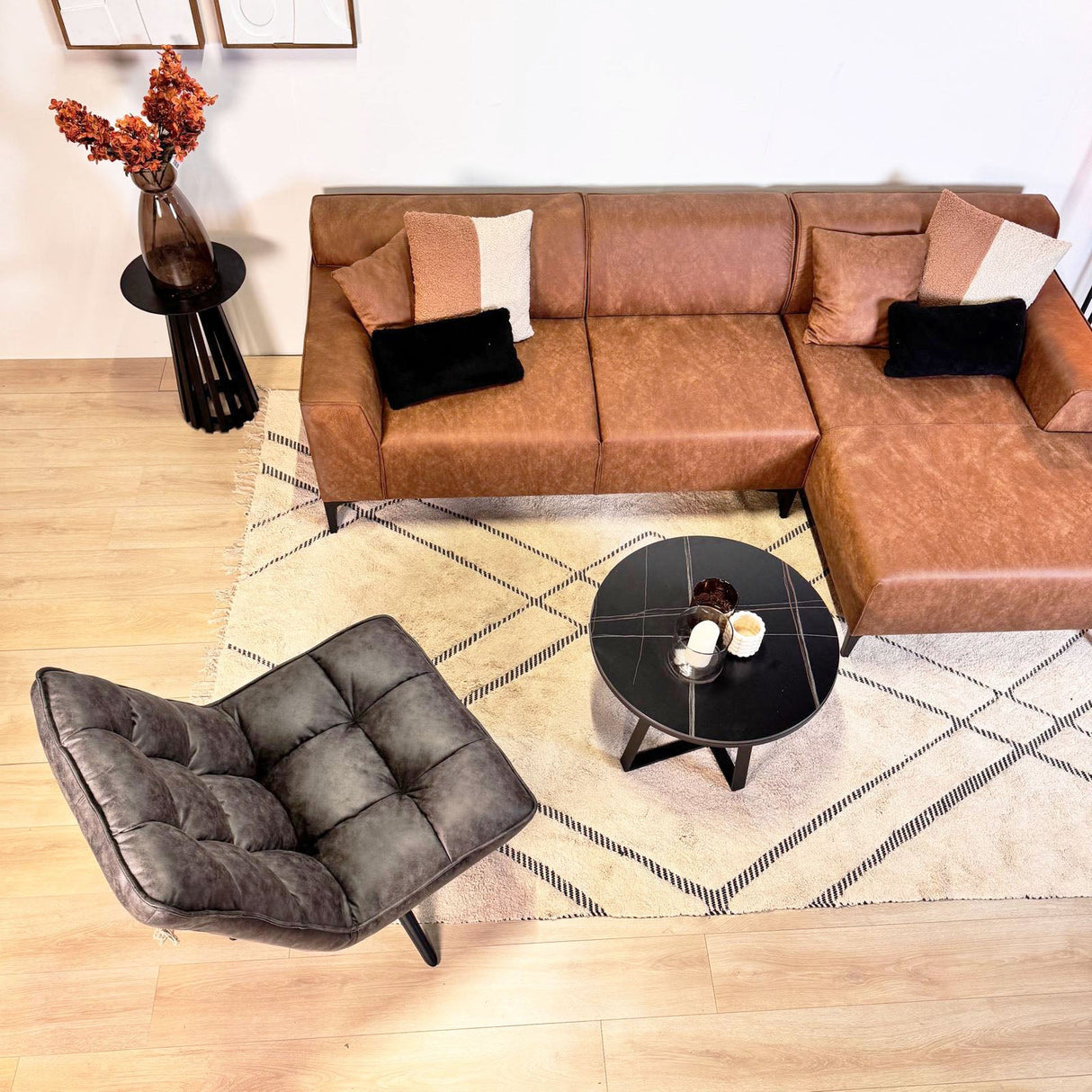 Fauteuil pivotant Yuki Anthracite en cuir écologique pivotant à 360°