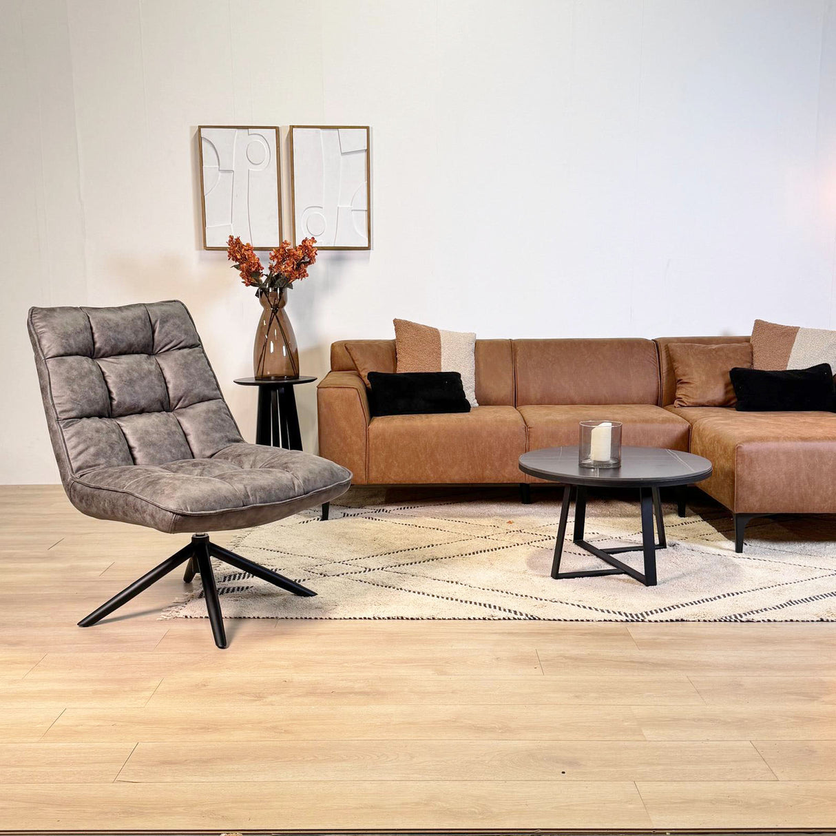 Fauteuil pivotant Yuki Anthracite en cuir écologique pivotant à 360°