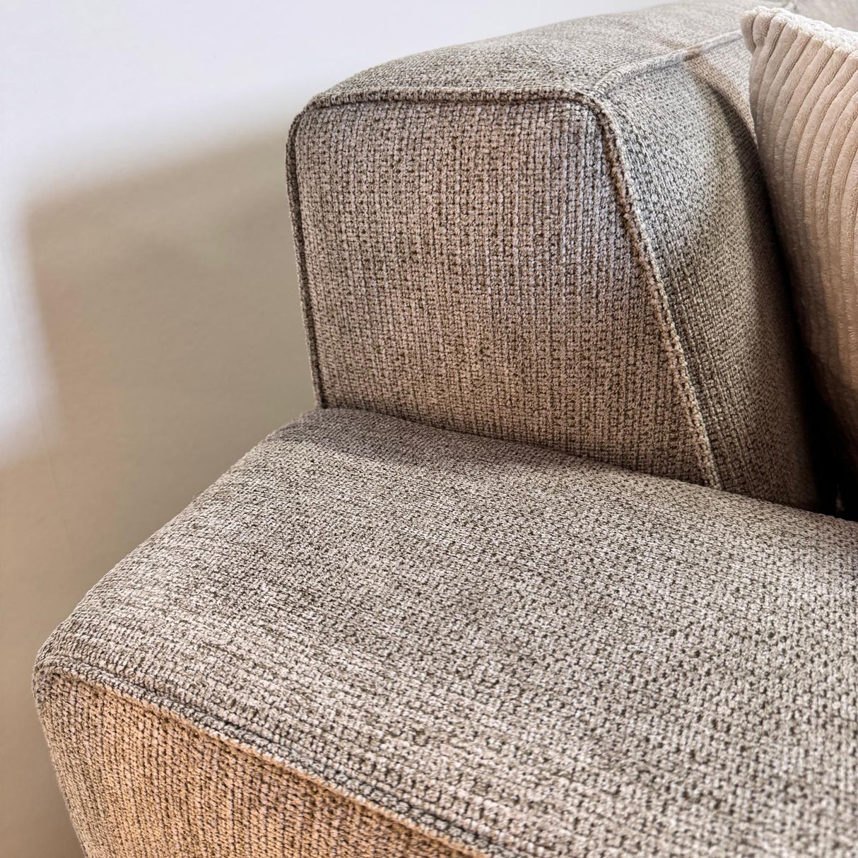 Canapé d'angle gris en chenille tacheté Ravi – droit