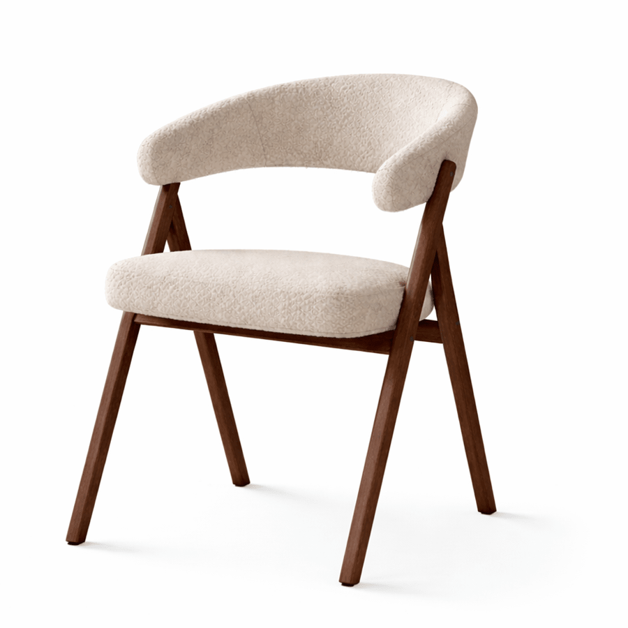 Japandi eetkamerstoel zandkleur bouclé Miyu - walnoot frame - met armleuning