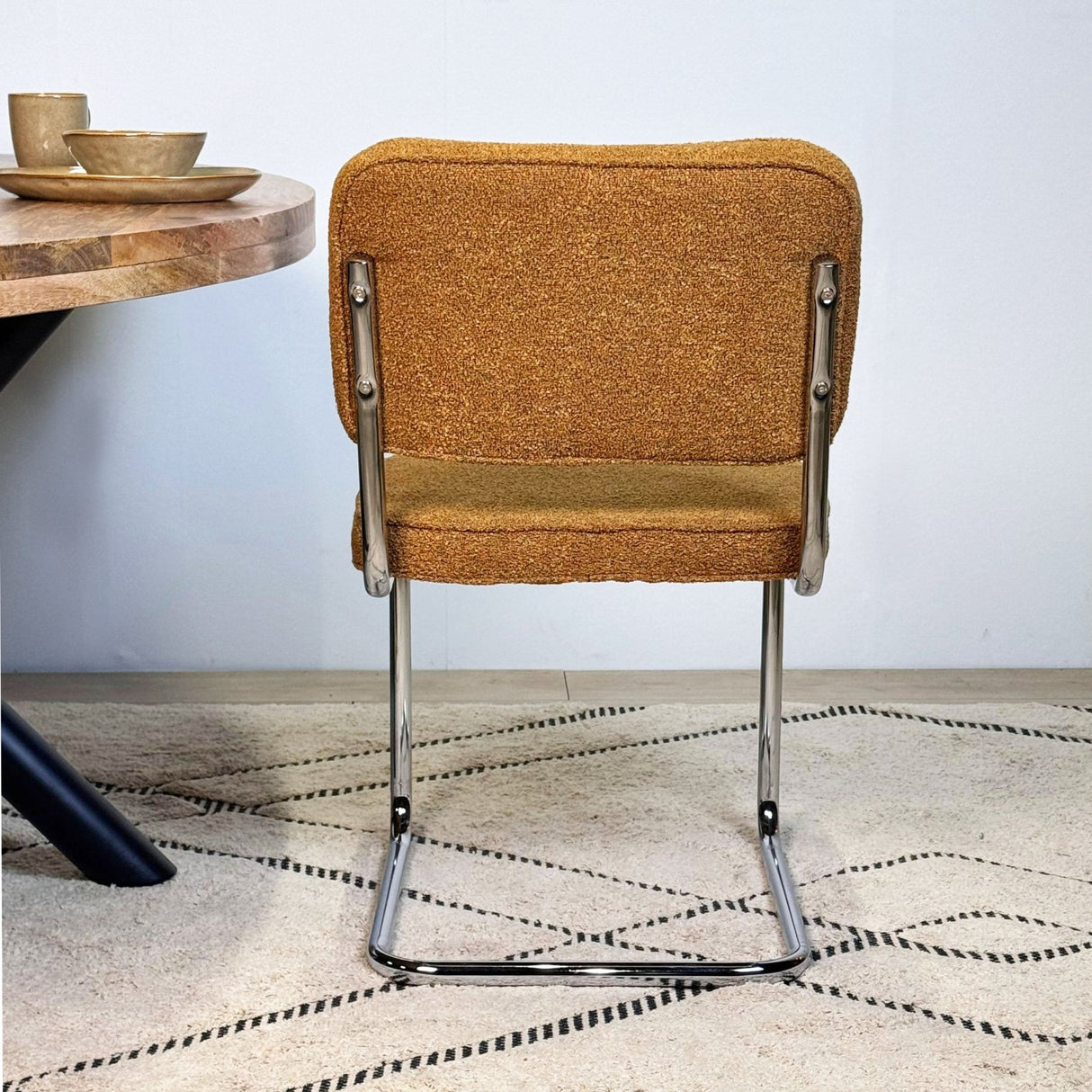 Chaise de salle à manger moderne en tissu bouclé cuivre Sway - cadre en chrome - sans accoudoirs