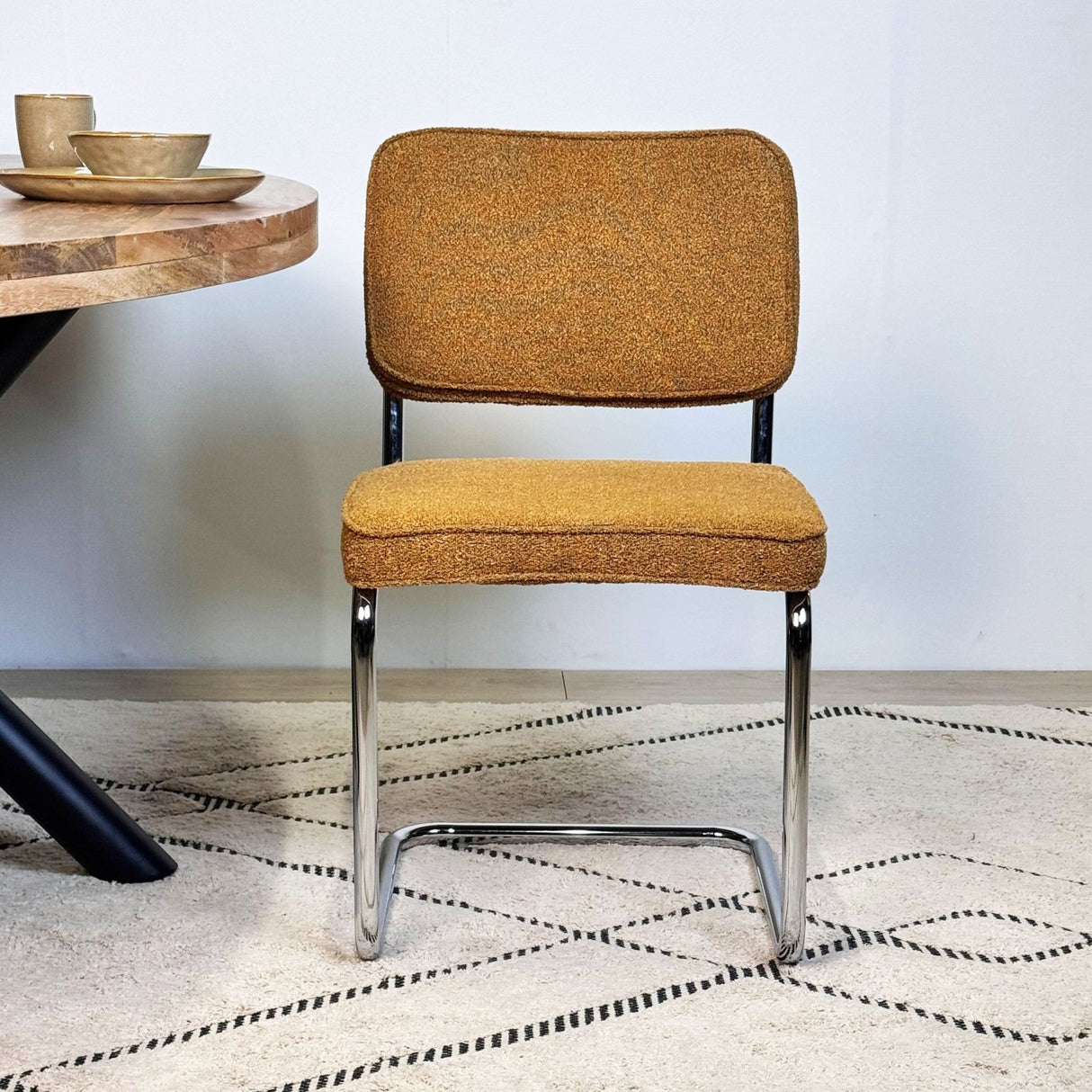 Chaise de salle à manger moderne en tissu bouclé cuivre Sway - cadre en chrome - sans accoudoirs