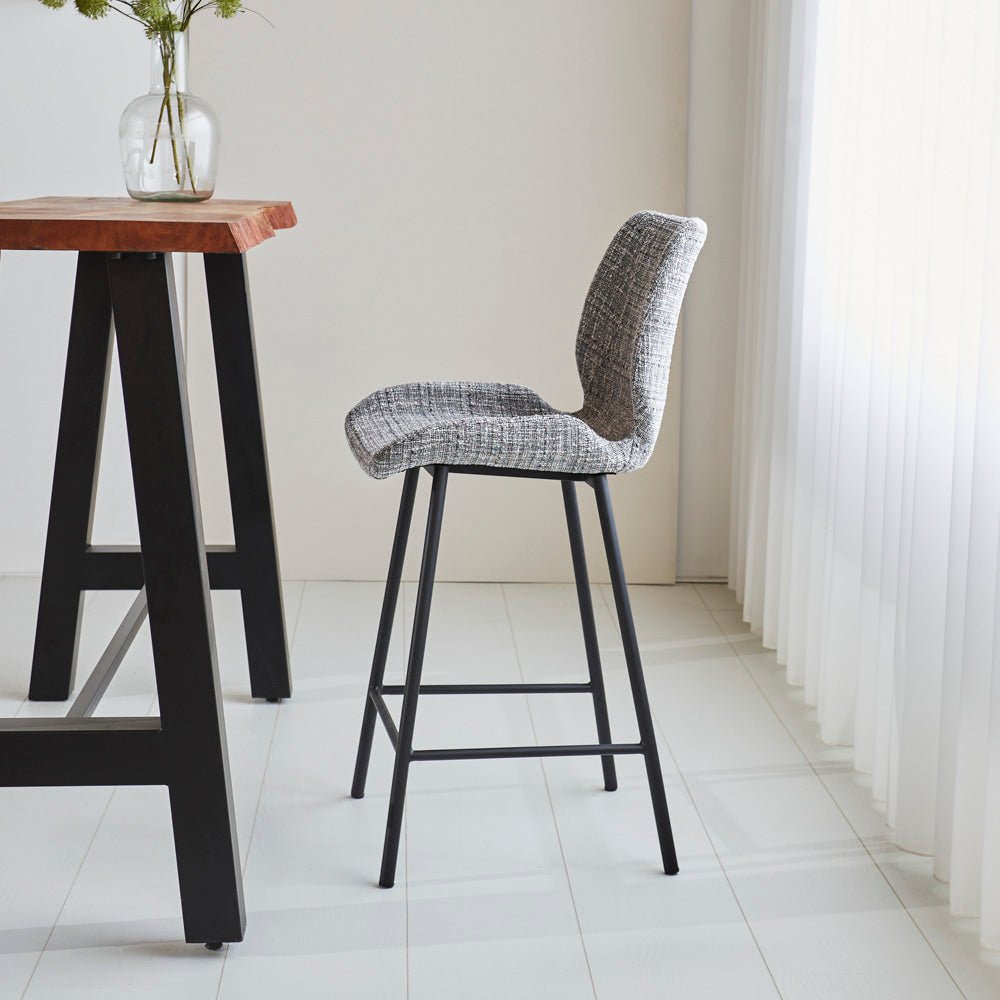 Tabouret de bar Beau 67cm de hauteur d'assise en chenille gris clair