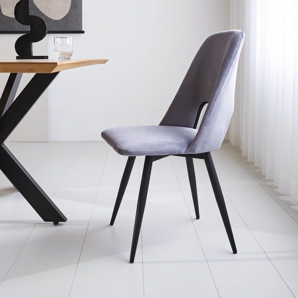 Chaise de salle à manger Mila Dimehouse Gris LxlxH 66x57x49 Tissu Photo d'ambiance vue latérale