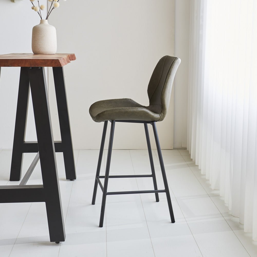 Tabouret de bar Beau cuir artificiel Dimehouse Vert LxlxH 84x54x52 Simili cuir Photo d'ambiance vue latérale