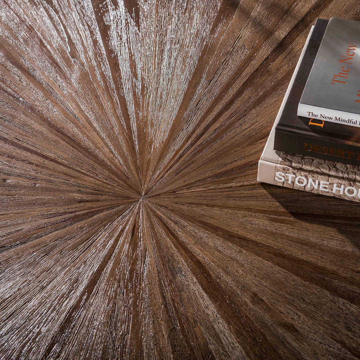 Set van 2 organische salontafels donkerbruin teakhout Myla