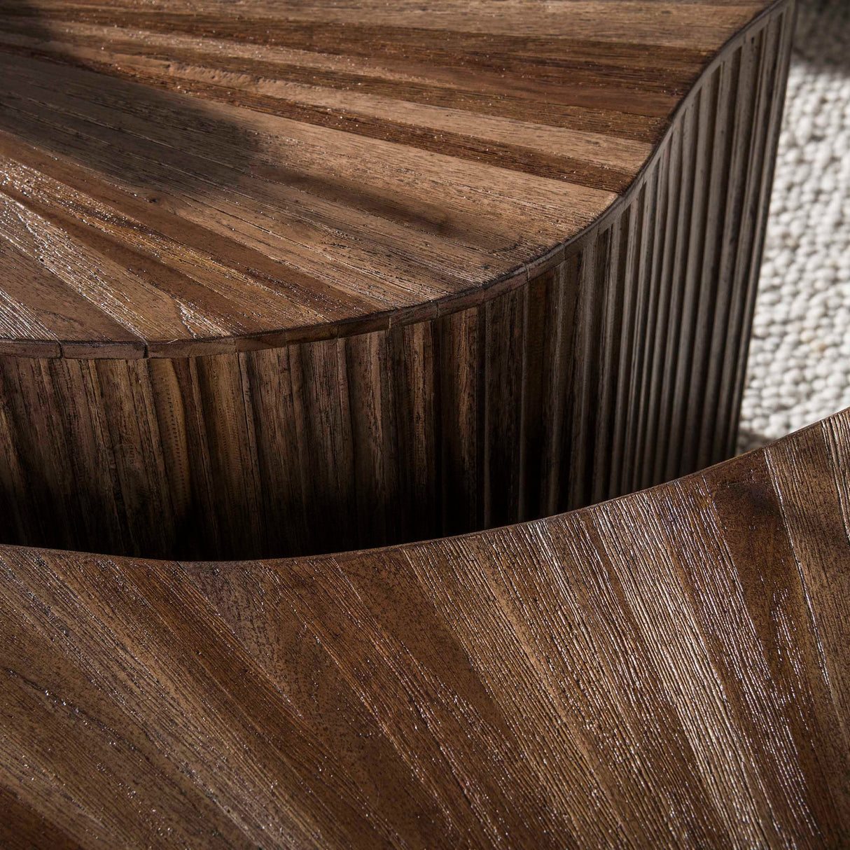 Set van 2 organische salontafels donkerbruin teakhout Myla