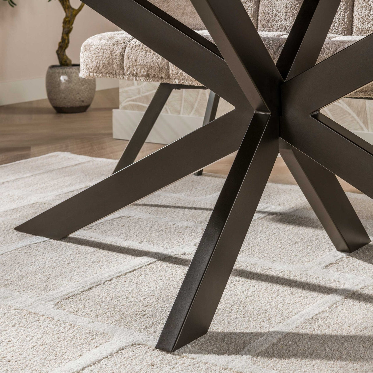 Table à manger ovale danoise en bois d'acacia massif marron noyer Tavon 215x105 cm