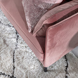 Bank Peppin DH Interior Roze LxBxH 170x91x56 Stof Sfeerfoto detail