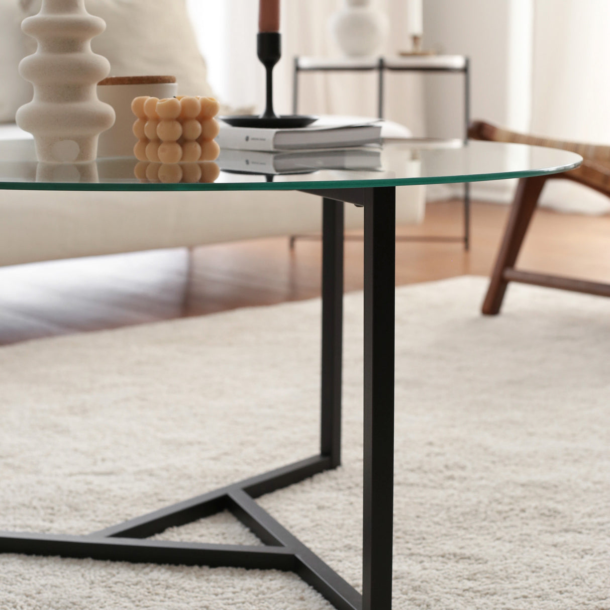 Table basse ronde en verre 75 cm - Cadre en métal noir 