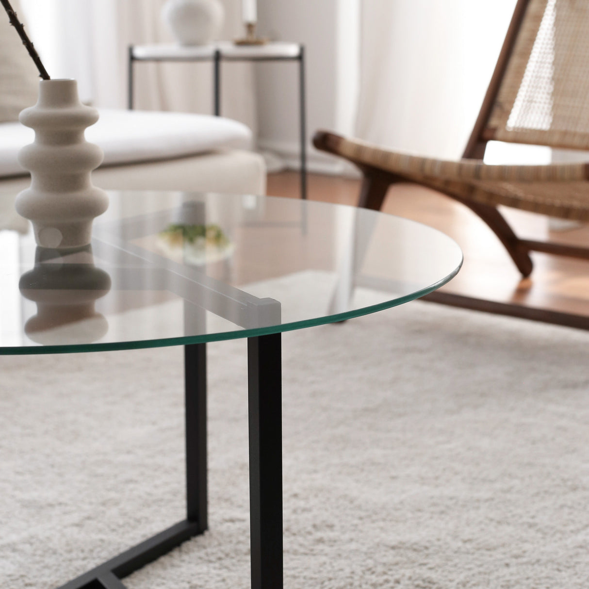 Table basse ronde en verre 75 cm - Cadre en métal noir 