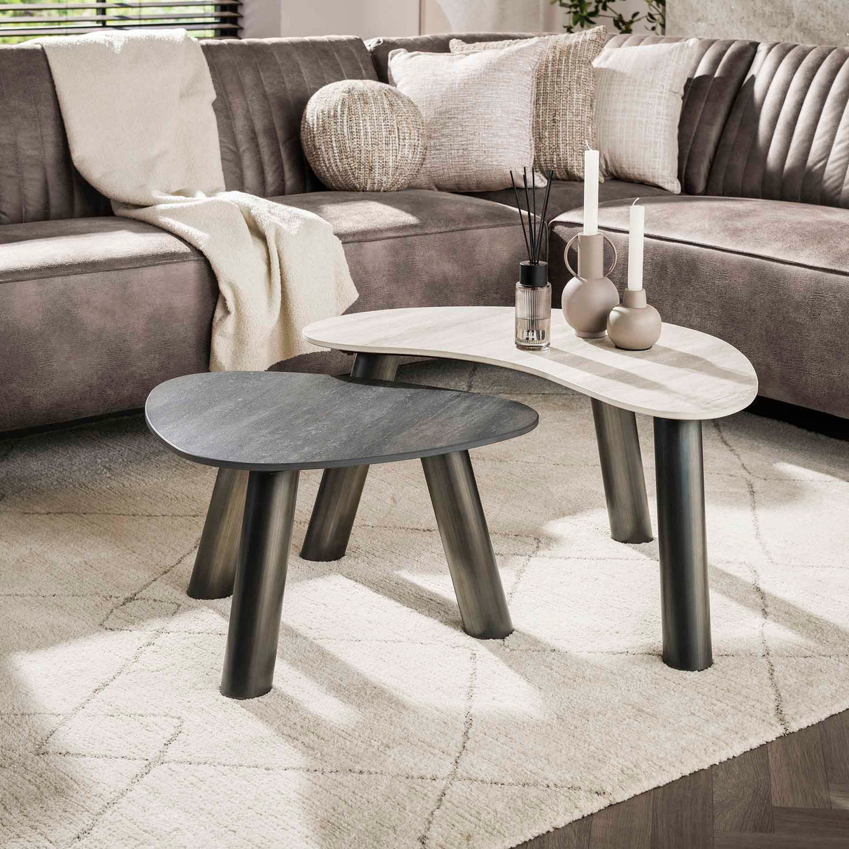 Ensemble de tables basses Dune en céramique organique, travertin, lot de 2 