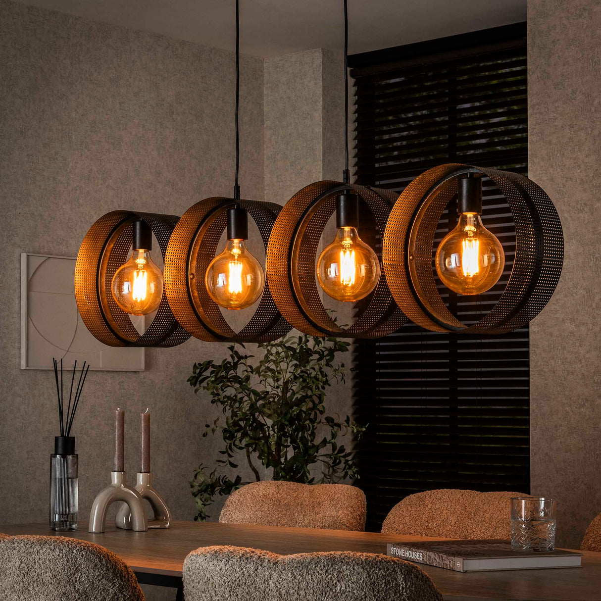 Suspension Fons 4 lumières anneaux métal noir 