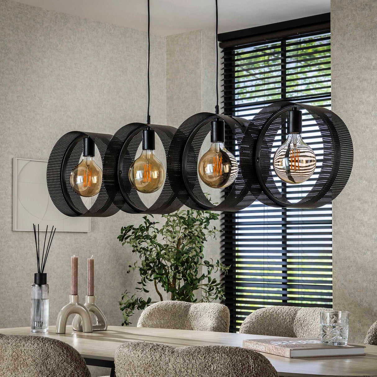 Suspension Fons 4 lumières anneaux métal noir 