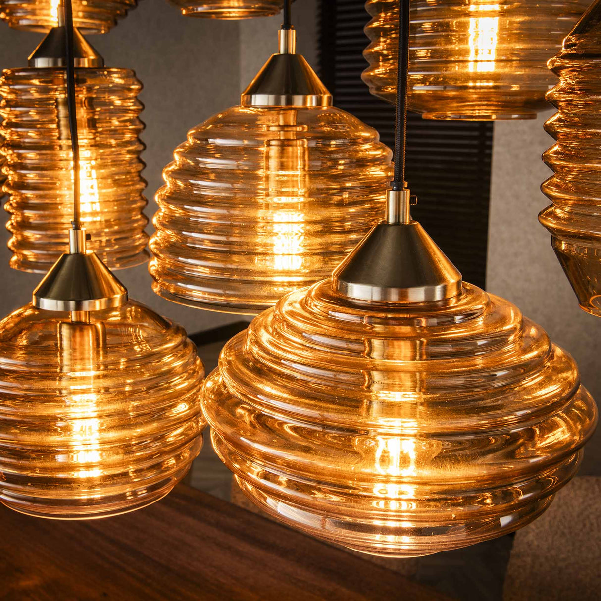 Hanglamp Mali 15-lichts geribbeld glas amberkleurig