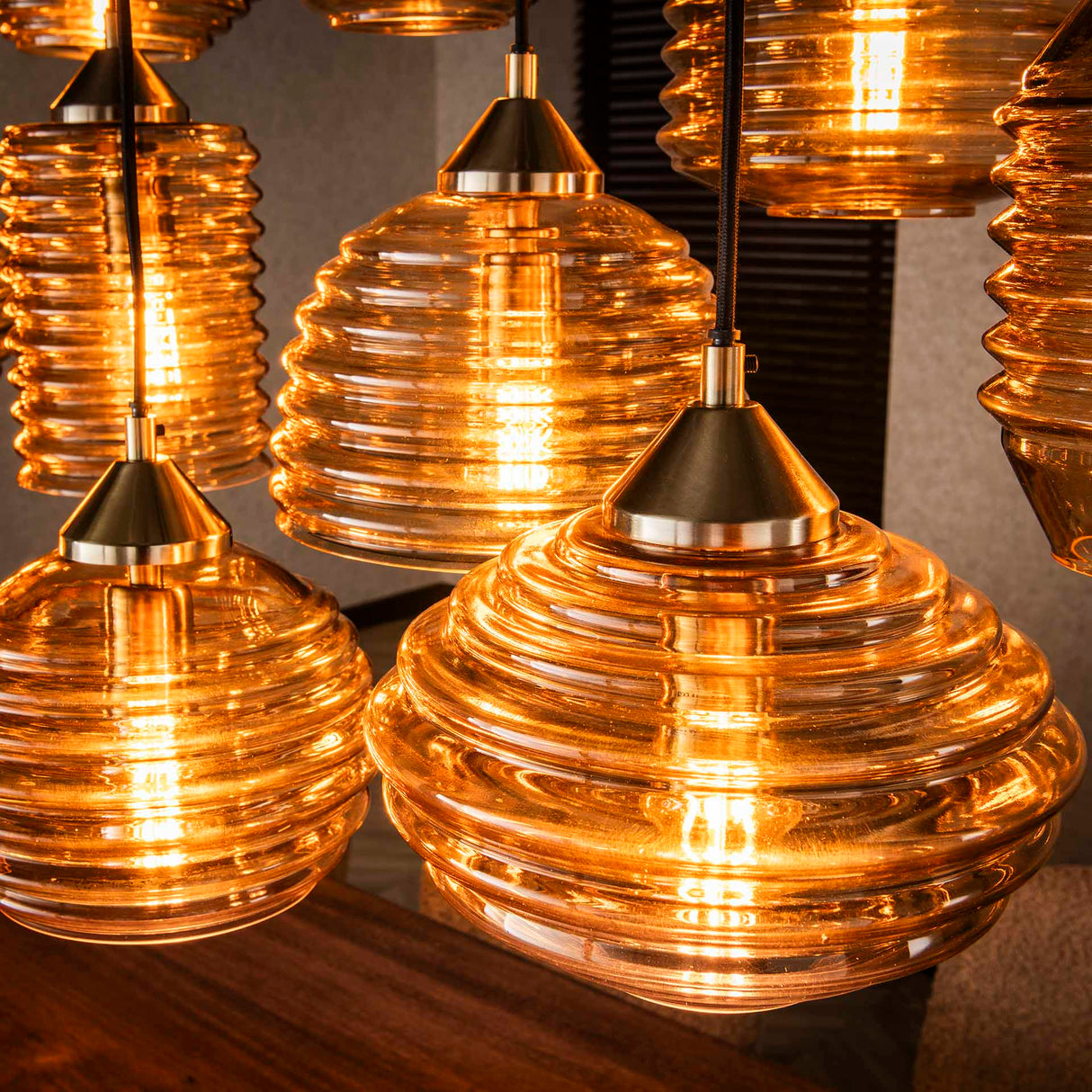 Hanglamp Mali 15-lichts geribbeld glas amberkleurig