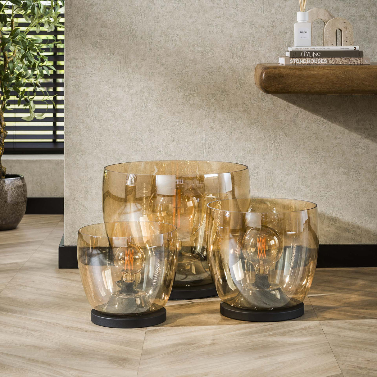 Lampadaire Dain UP L Verre couleur ambre 